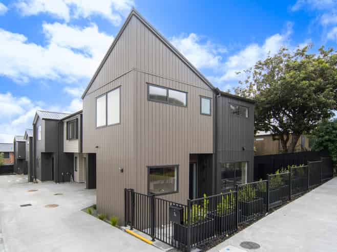 3A & 3B Range View Road, Mount Albert