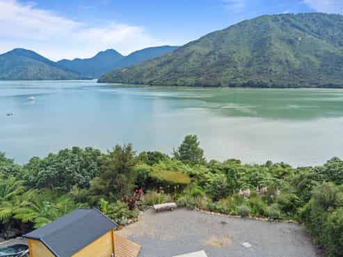 712 Queen Charlotte Drive, Havelock