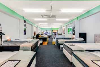 Prime King Street retail with rear parking