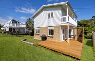 40 Lorenzen Bay Road, Raglan