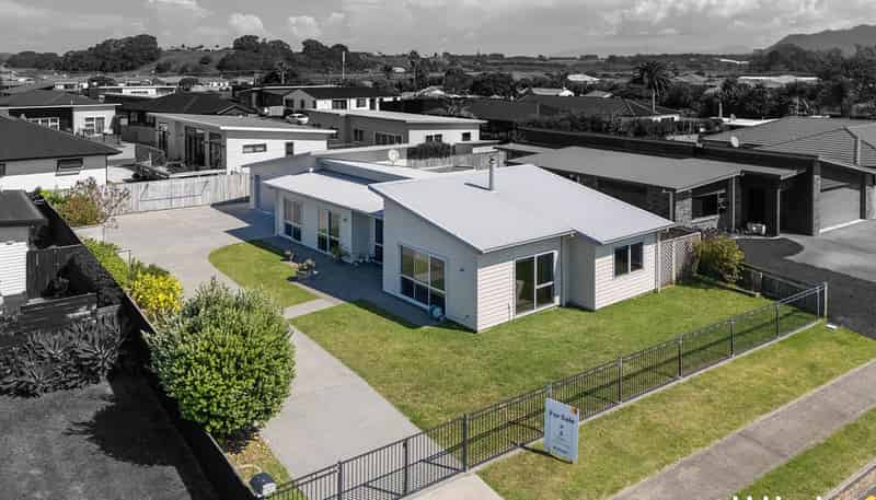 11 Surfers Ave, Waihi Beach