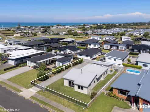 11 Surfers Ave, Waihi Beach