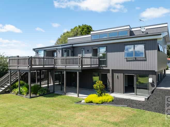 19 Maude Street, Riverhead