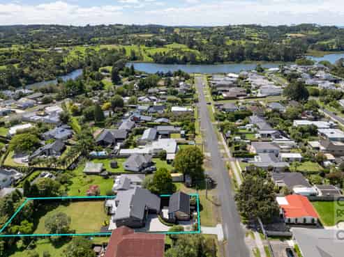 19 Maude Street, Riverhead