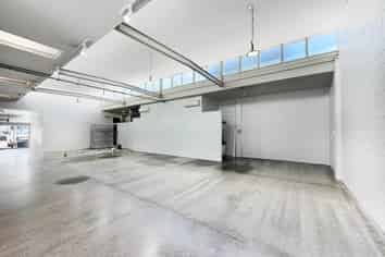 CITY FRINGE GYM / WAREHOUSE
