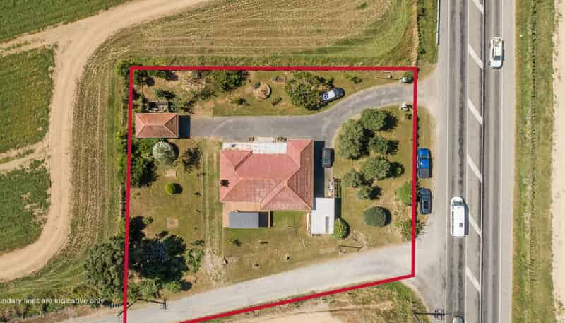 766 State Highway One, Manakau