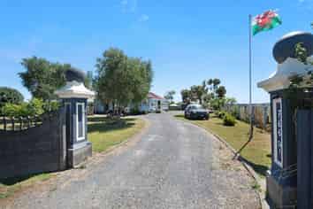 766 State Highway One, Manakau
