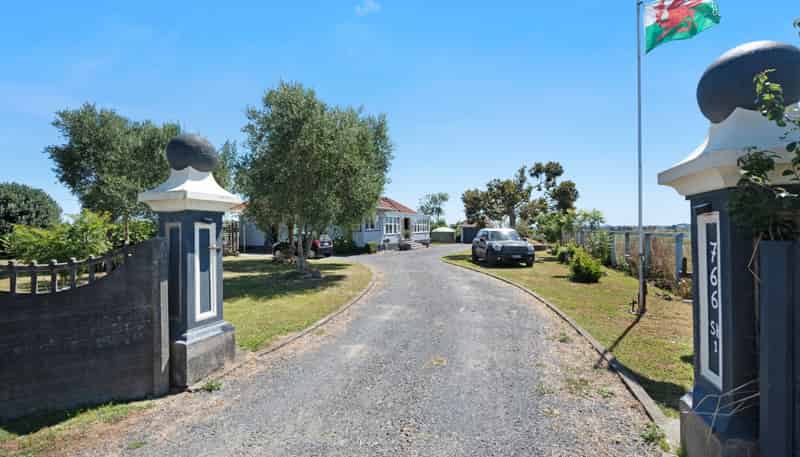 766 State Highway One, Manakau