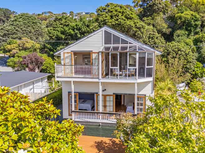 17 Paremata Crescent, Paremata