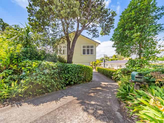 17 Paremata Crescent, Paremata