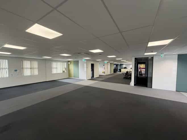 Quality office + secure yard complex