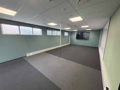 Quality office + secure yard complex