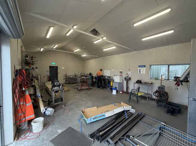 Quality office + secure yard complex