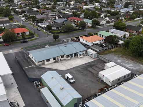 Quality office + secure yard complex