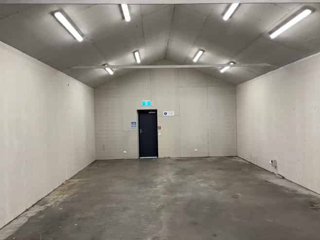 Quality office + secure yard complex