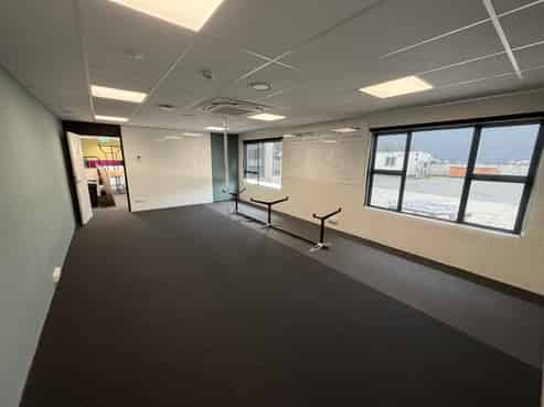 Quality office + secure yard complex