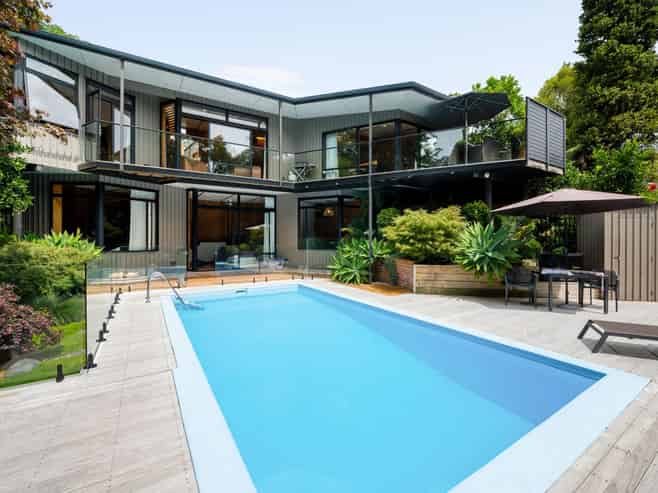 736 River Road, Chartwell