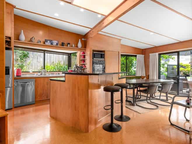 736 River Road, Chartwell