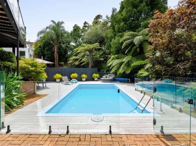 736 River Road, Chartwell