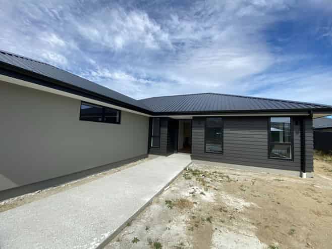 8 Travertine St, Cromwell