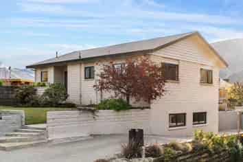 32 Hood Crescent, Arrowtown