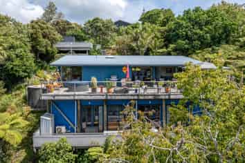 8 Beresford Avenue, Surfdale