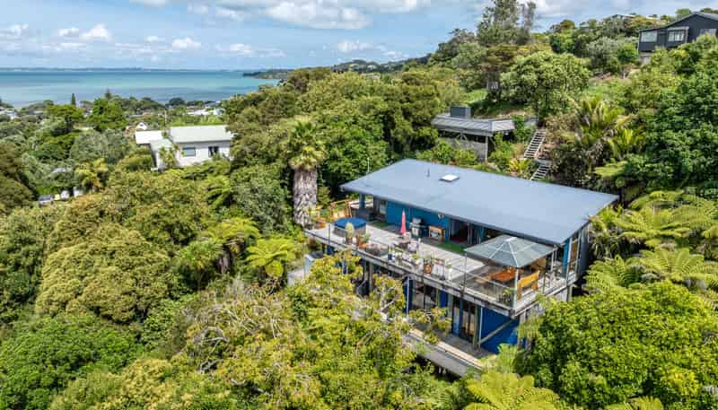 8 Beresford Avenue, Surfdale