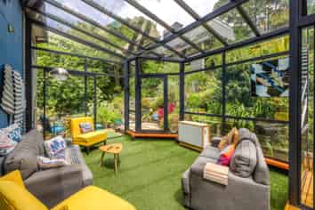 8 Beresford Avenue, Surfdale