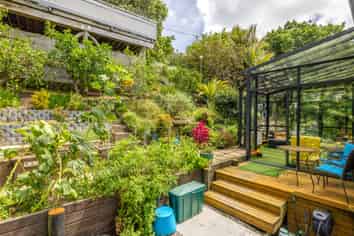 8 Beresford Avenue, Surfdale