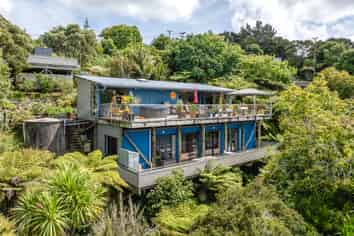 8 Beresford Avenue, Surfdale