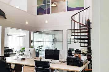 IMPRESSIVE AND SPACIOUS OFFICE WITH CHARACTER
