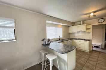 12 John Brooke Crescent, East Tamaki Heights