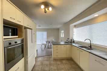 12 John Brooke Crescent, East Tamaki Heights