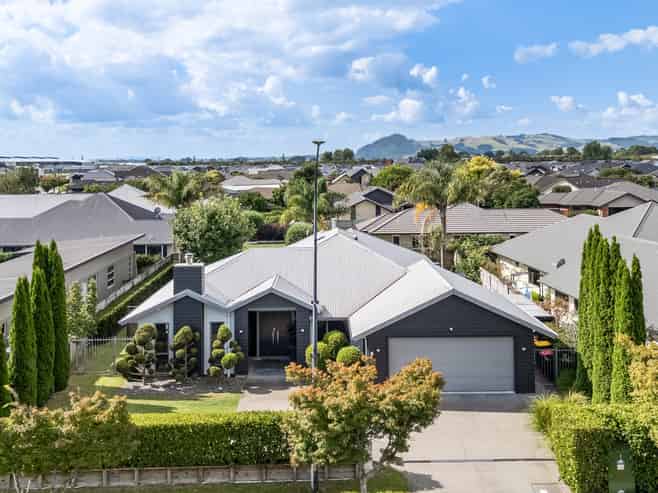 27 Norfolk Drive, Cambridge