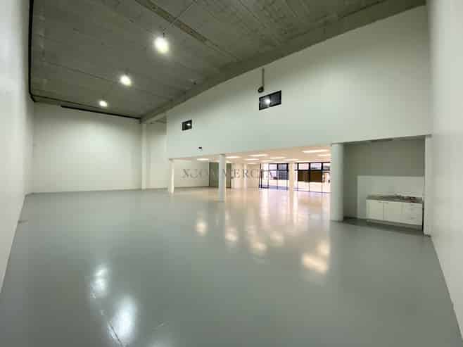  Corporate Refurbished Warehouse - 590sqm 