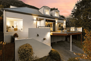 1 Arawata Terrace, Fernhill/Sunshine Bay