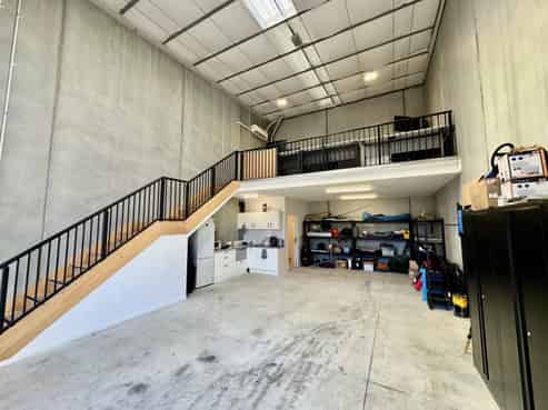 91sqm Front Industrial Unit in Silverdale