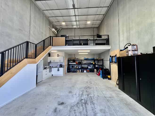 91sqm Front Industrial Unit in Silverdale