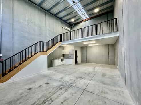 91sqm Front Industrial Unit in Silverdale