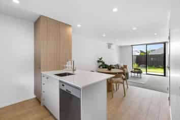 4/90 Holly Road, Saint Albans