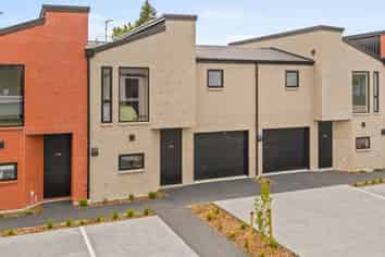 4/90 Holly Road, Saint Albans