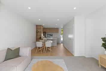 2/88 Holly Road, Saint Albans