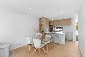 2/88 Holly Road, Saint Albans