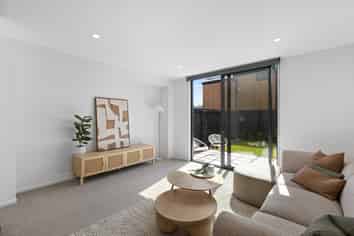 2/88 Holly Road, Saint Albans