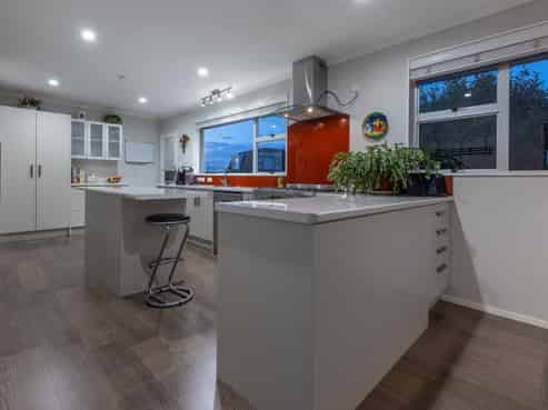 635 Queen Street East, Levin