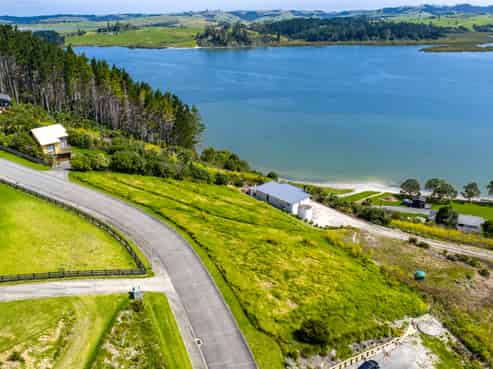 6 Emay Crescent, Pahi