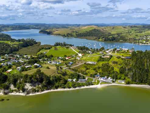 6 Emay Crescent, Pahi