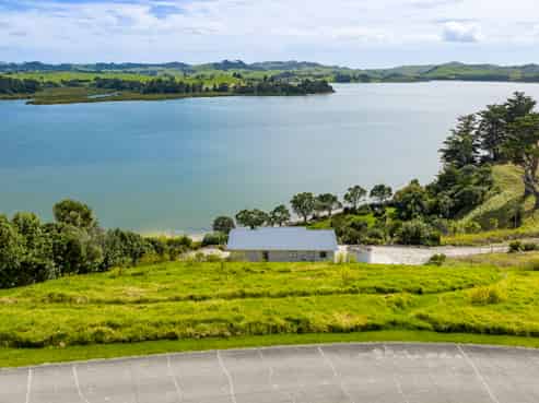 6 Emay Crescent, Pahi