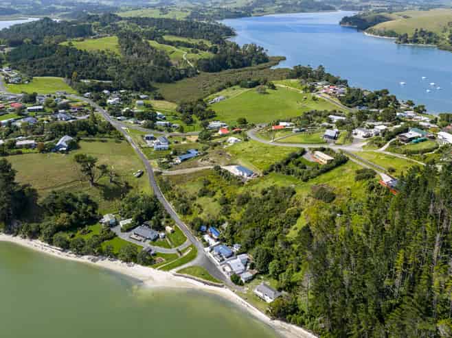 6 Emay Crescent, Pahi