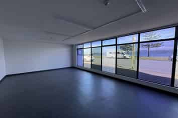 Flexible warehouse with modern office